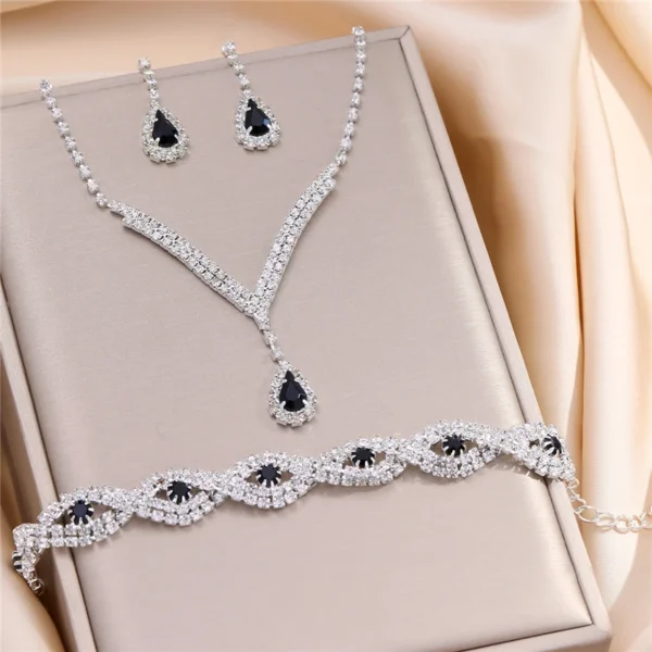 Conjunto com Cristais Negros e Brilhantes - Imagem 2