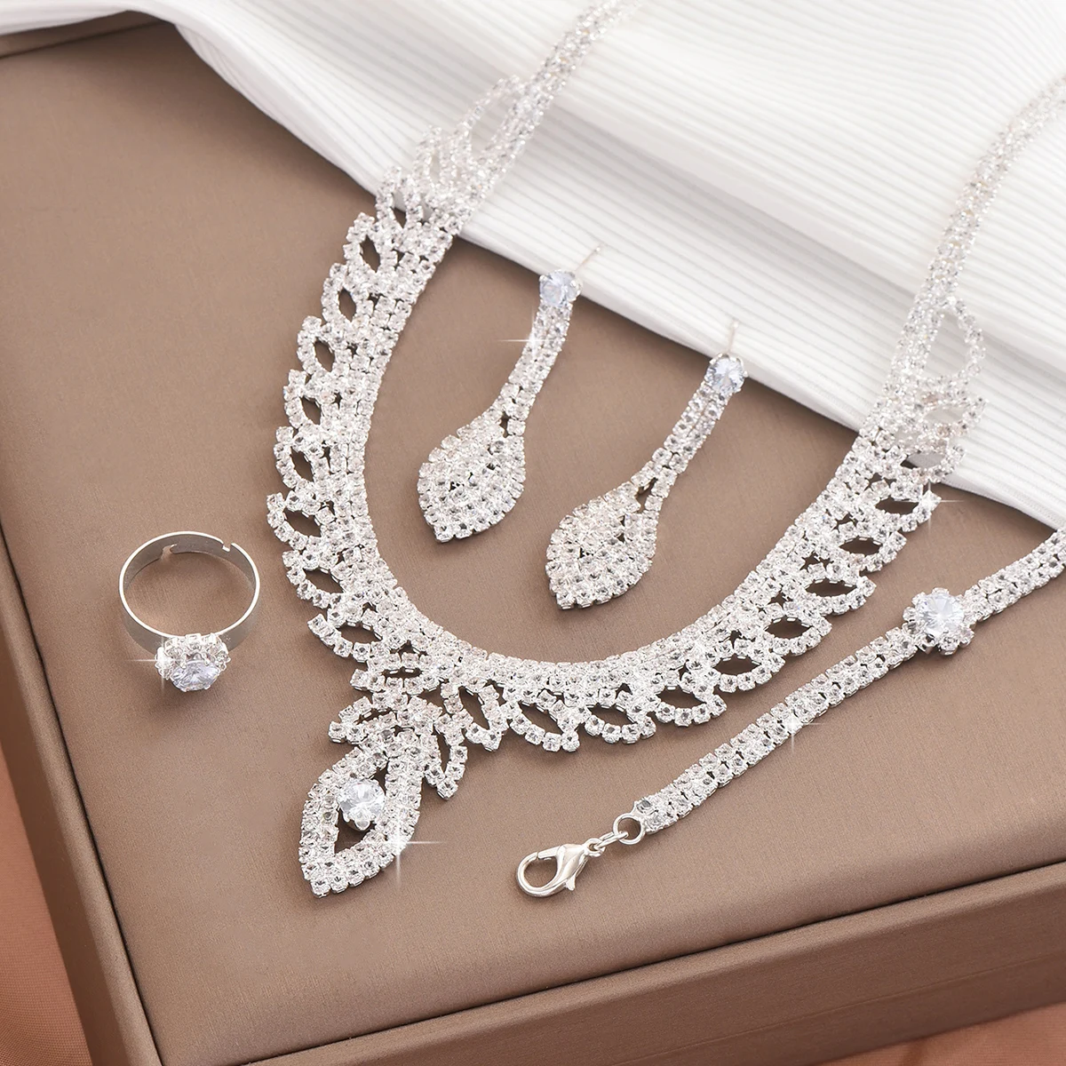 Conjunto Clássico com Flores de Cobre e Zircônia - Imagem 2