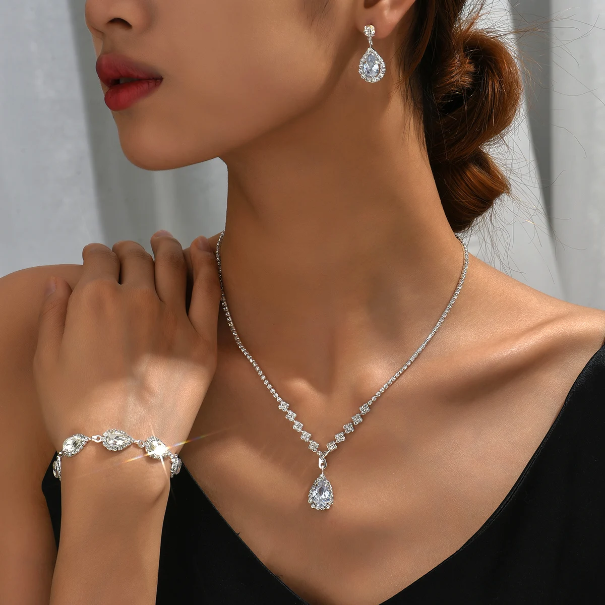 Conjunto de Jóias; Colar, Brincos e Pulseira de Luxo com Cristais - Imagem 13